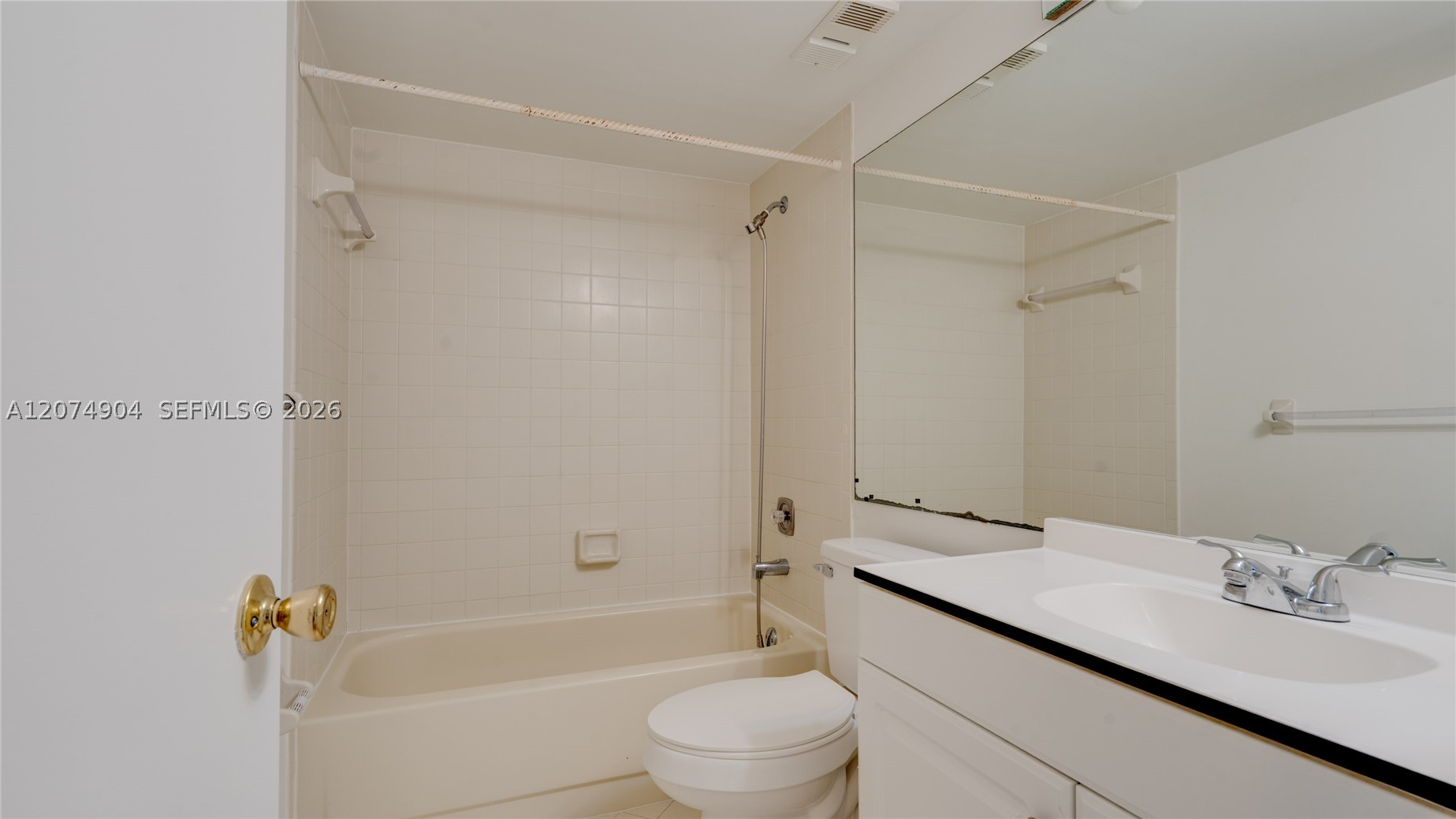 114 Lake Emerald Dr 409 Property Photo 9
