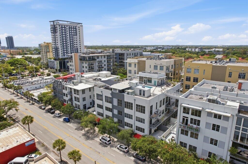 425 N Andrews Ave 202 Property Photo 1