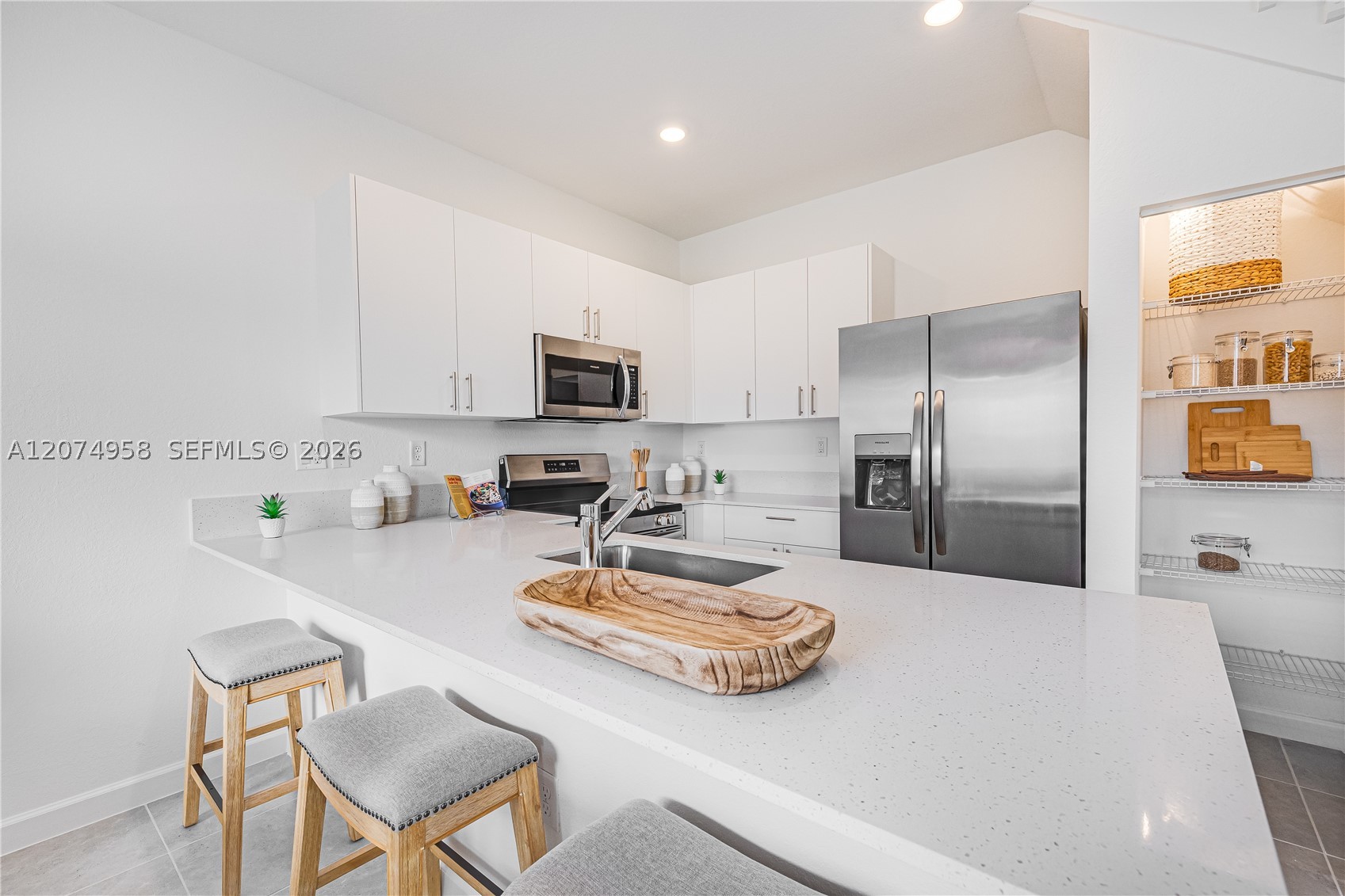 A12074958 Property Photo 3