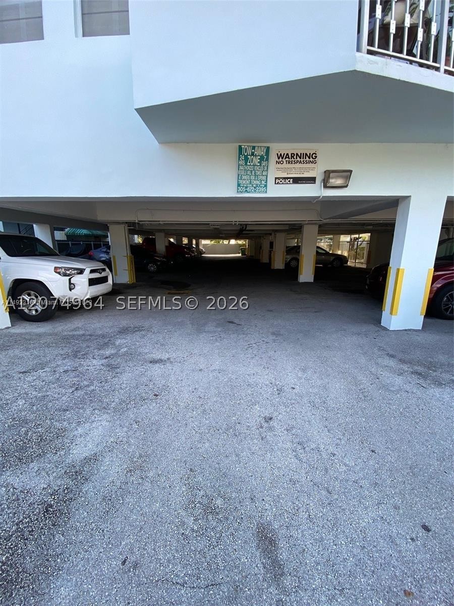 1990 Marseille Dr 206 Property Photo 5