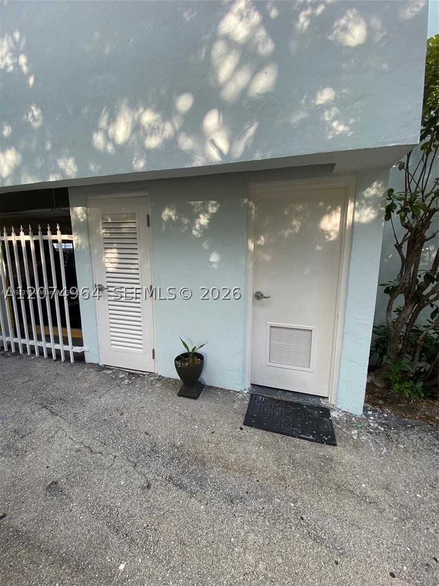 1990 Marseille Dr 206 Property Photo 7