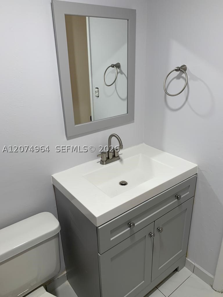 1990 Marseille Dr 206 Property Photo 12