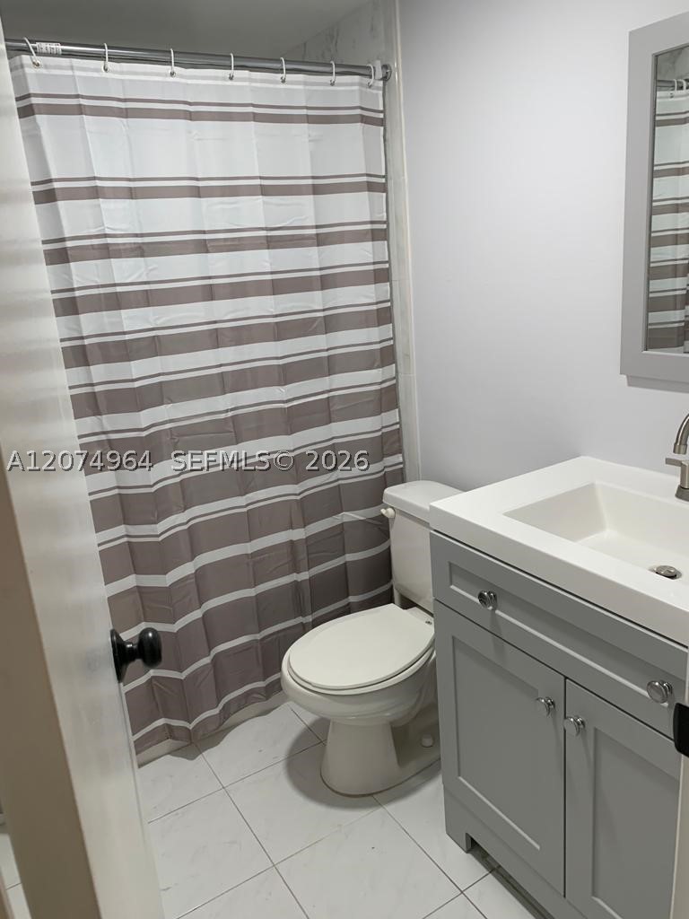 1990 Marseille Dr 206 Property Photo 15