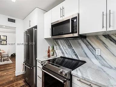 2625 Collins Ave 212 Property Photo 6