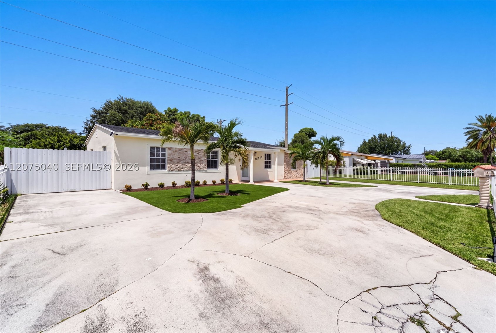 15850 Nw 18th Pl Property Photo 8