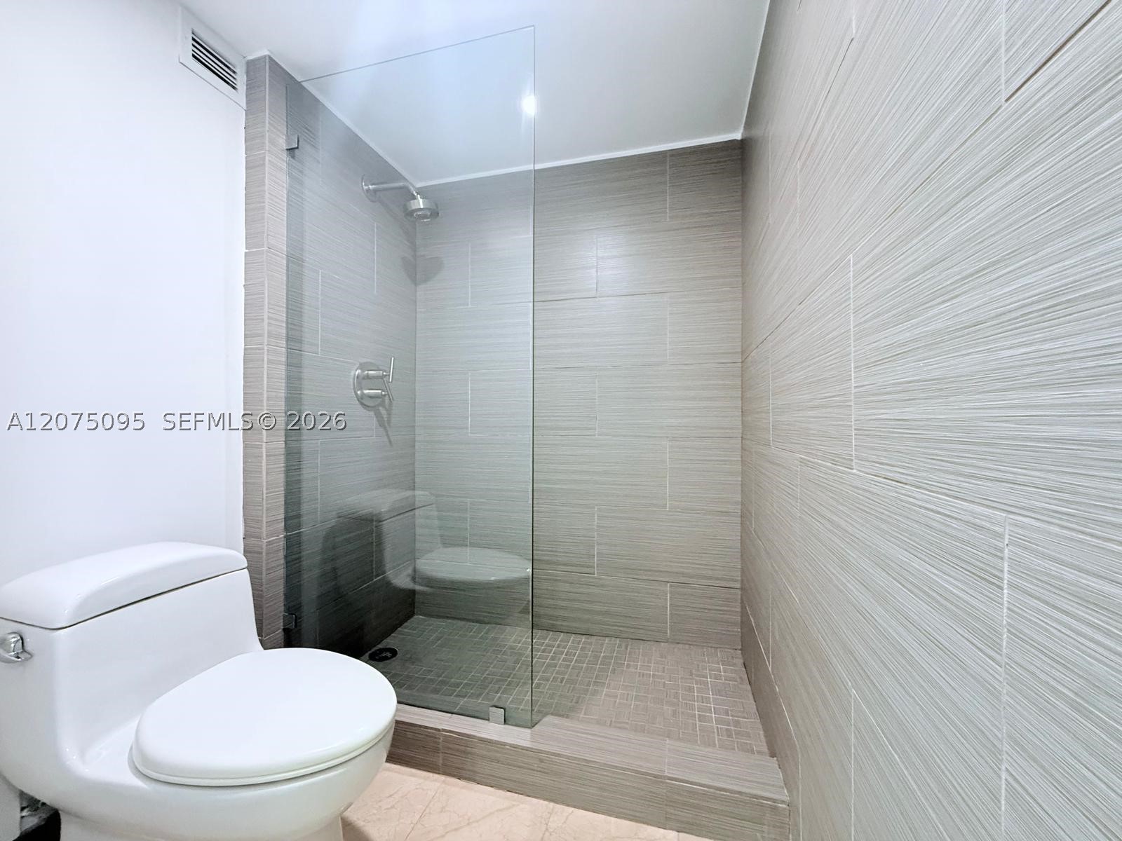 2301 Collins Ave 621 Property Photo 5