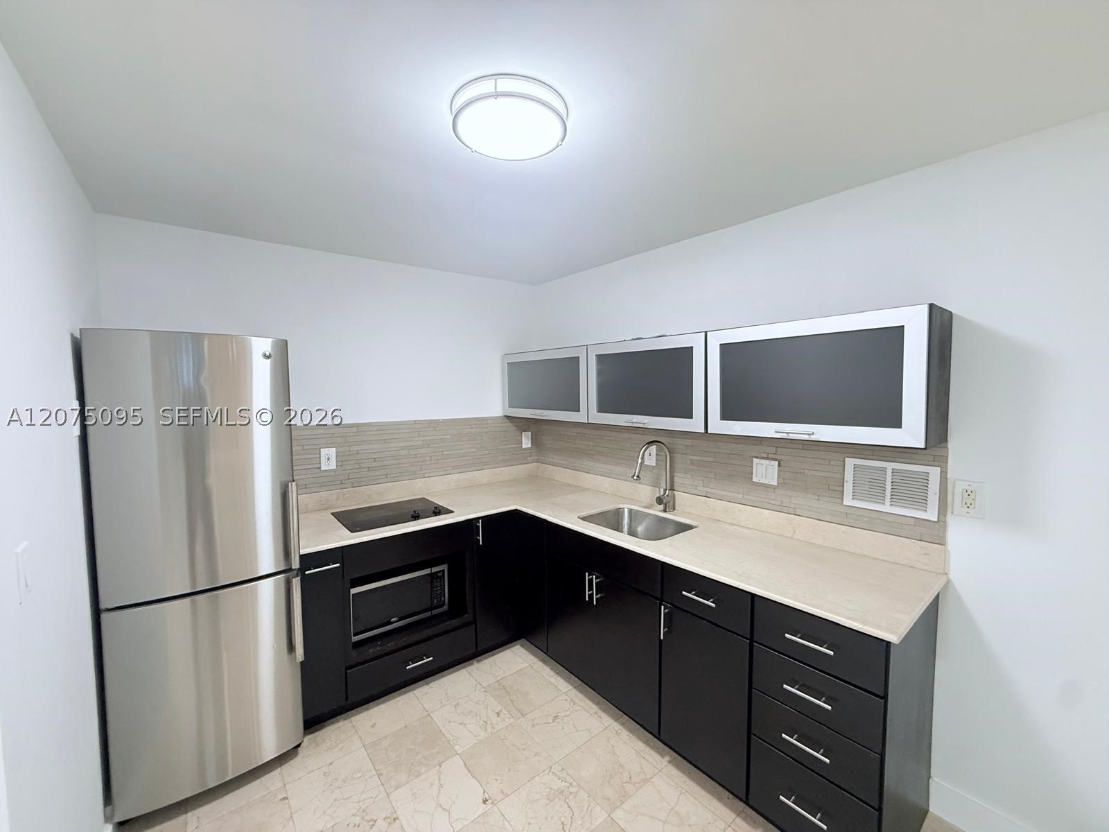 2301 Collins Ave 621 Property Photo 6