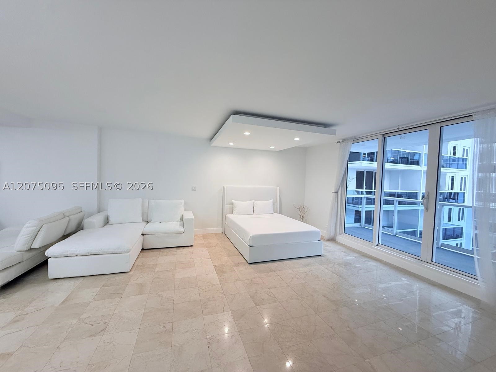 2301 Collins Ave 621 Property Photo 9