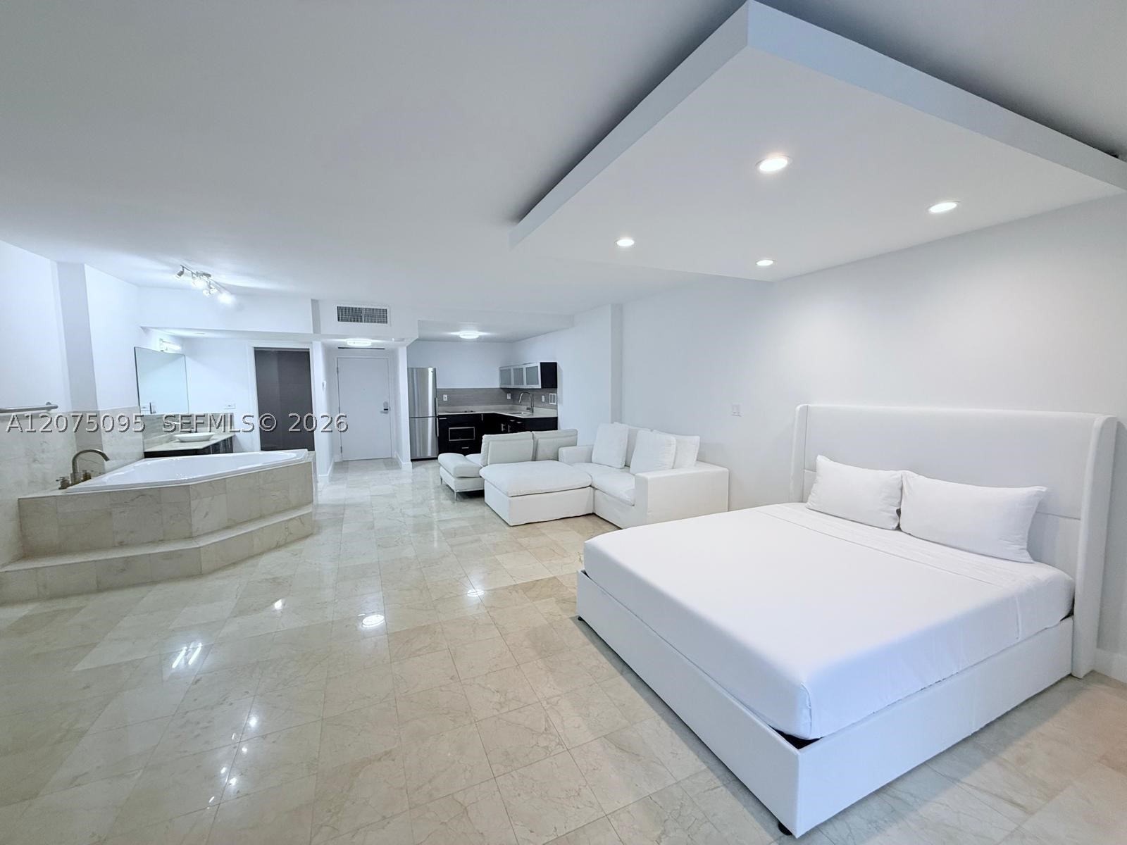 2301 Collins Ave 621 Property Photo 13