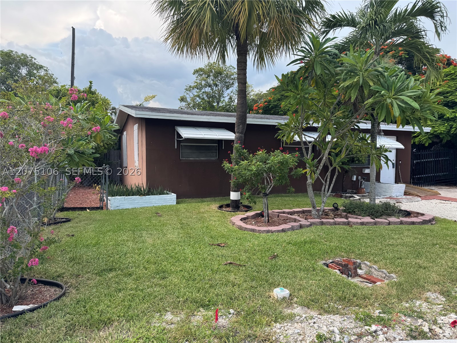 1705 Nw 15th Ave Property Photo 1