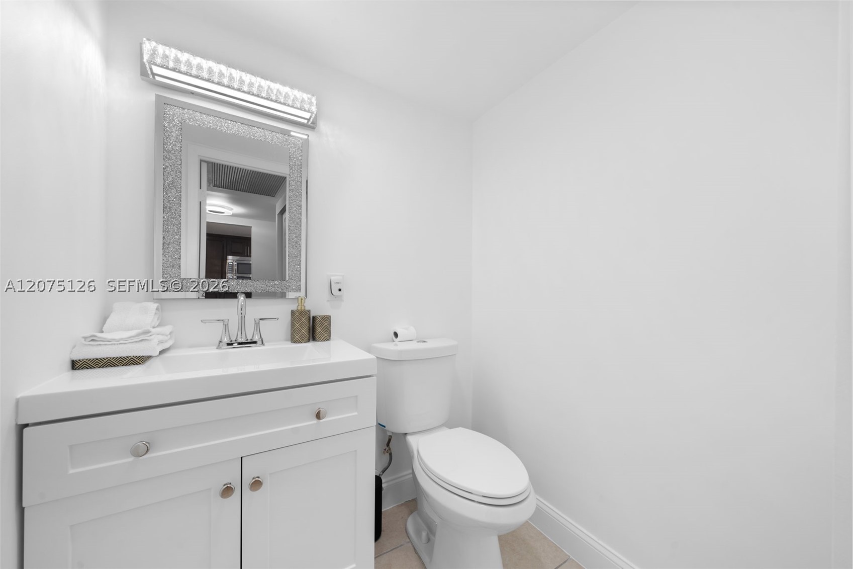 401 Golden Isles Dr 406 Property Photo 6