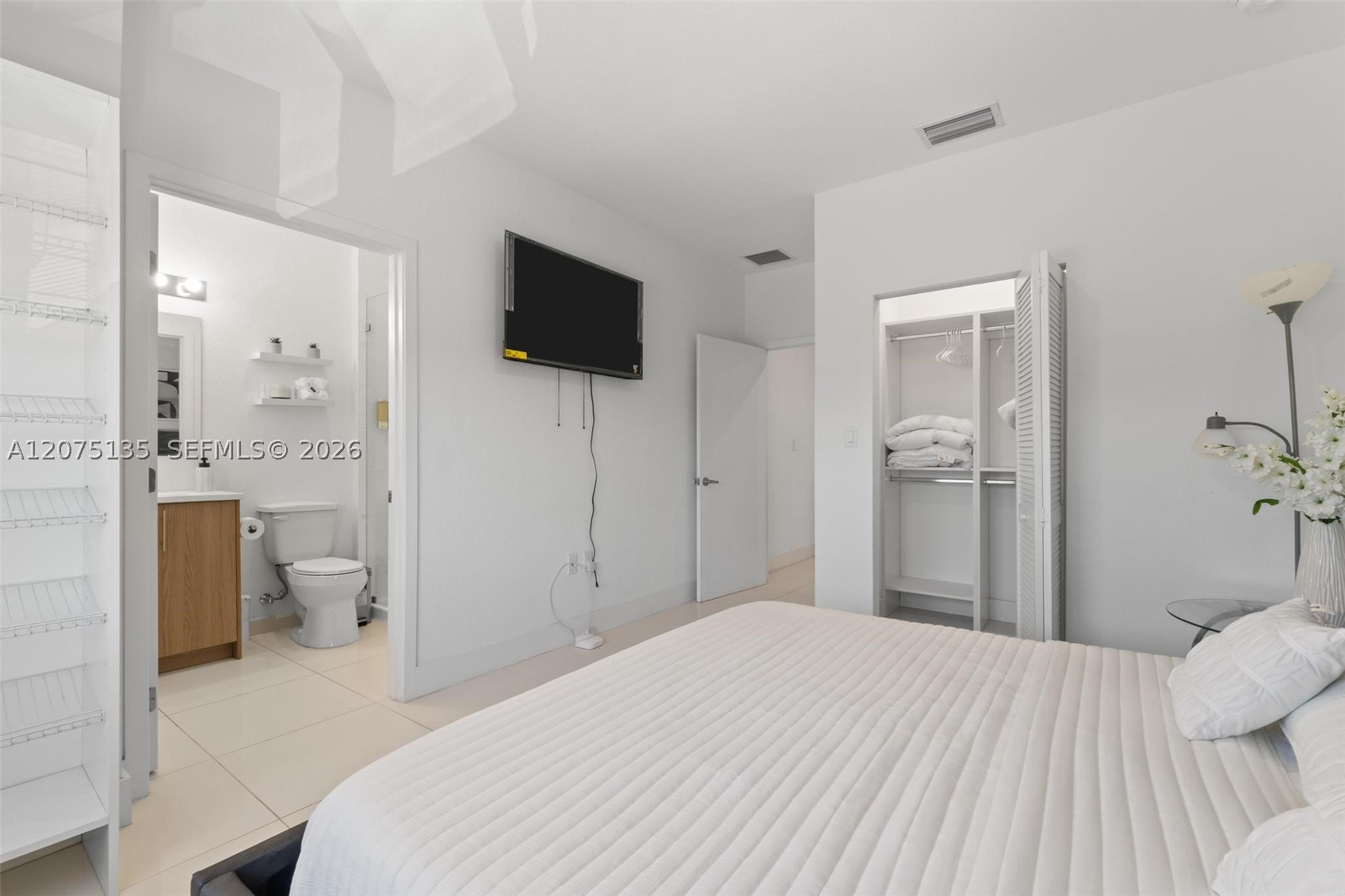 A12075135 Property Photo 24