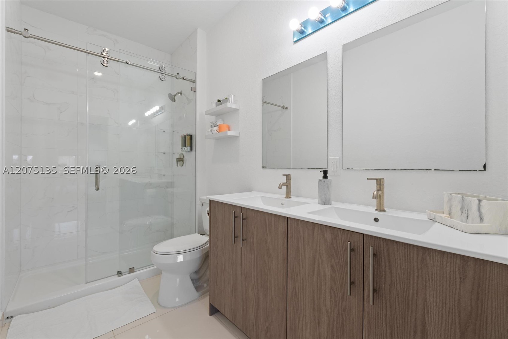 A12075135 Property Photo 25