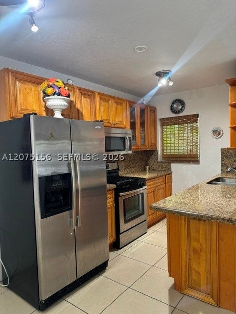 640 Pennsylvania Ave 11 Property Photo 3