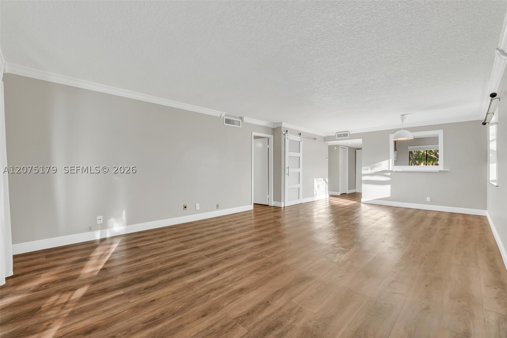 402 Lakeview Dr 201 Property Photo 1