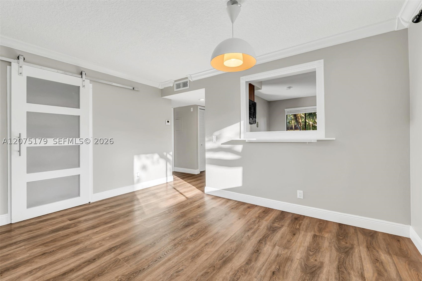 402 Lakeview Dr 201 Property Photo 3