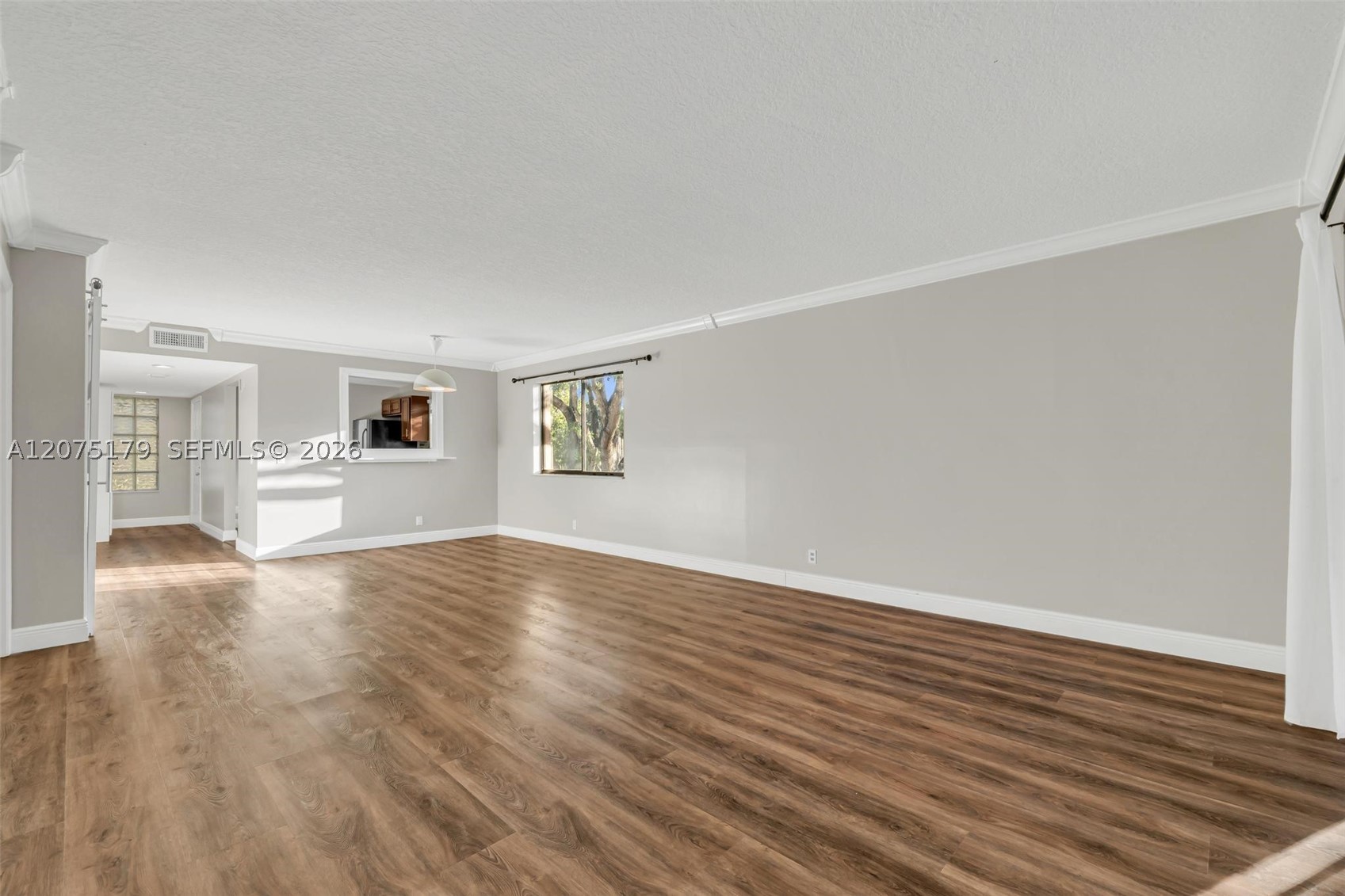 402 Lakeview Dr 201 Property Photo 4