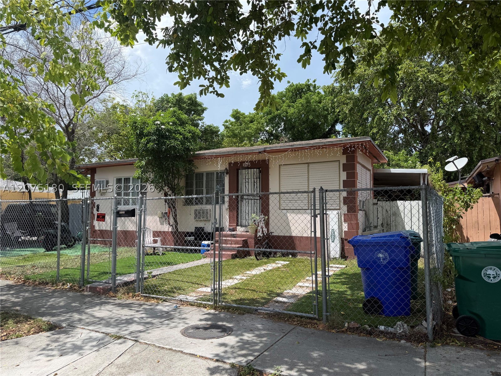 1075 Nw 28th St Property Photo 1