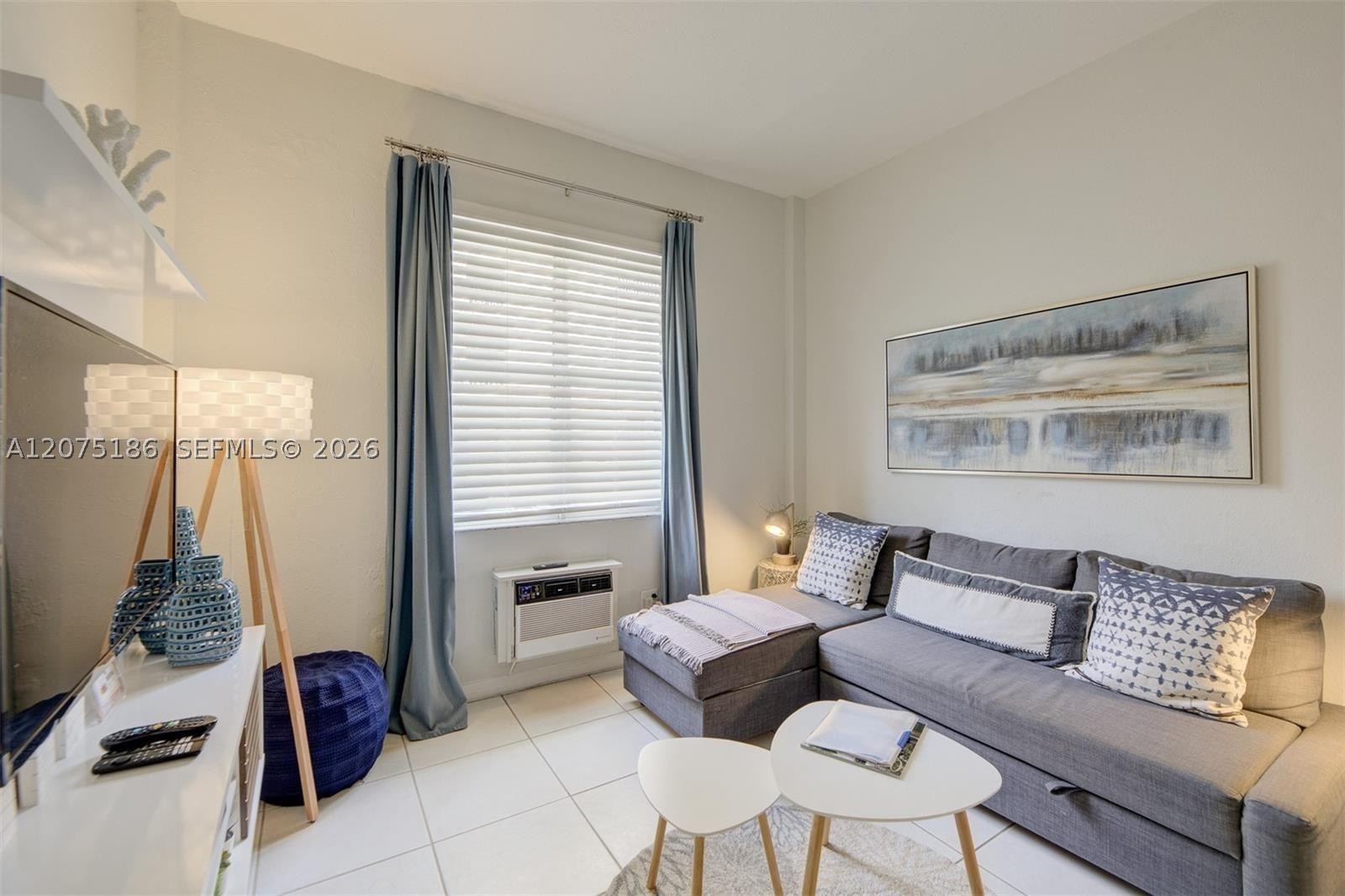 3030 Collins Ave 1G Property Photo 1