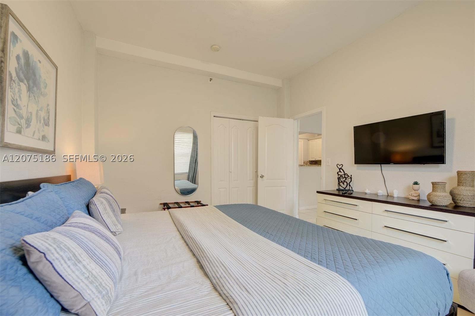 3030 Collins Ave 1g Property Photo 9