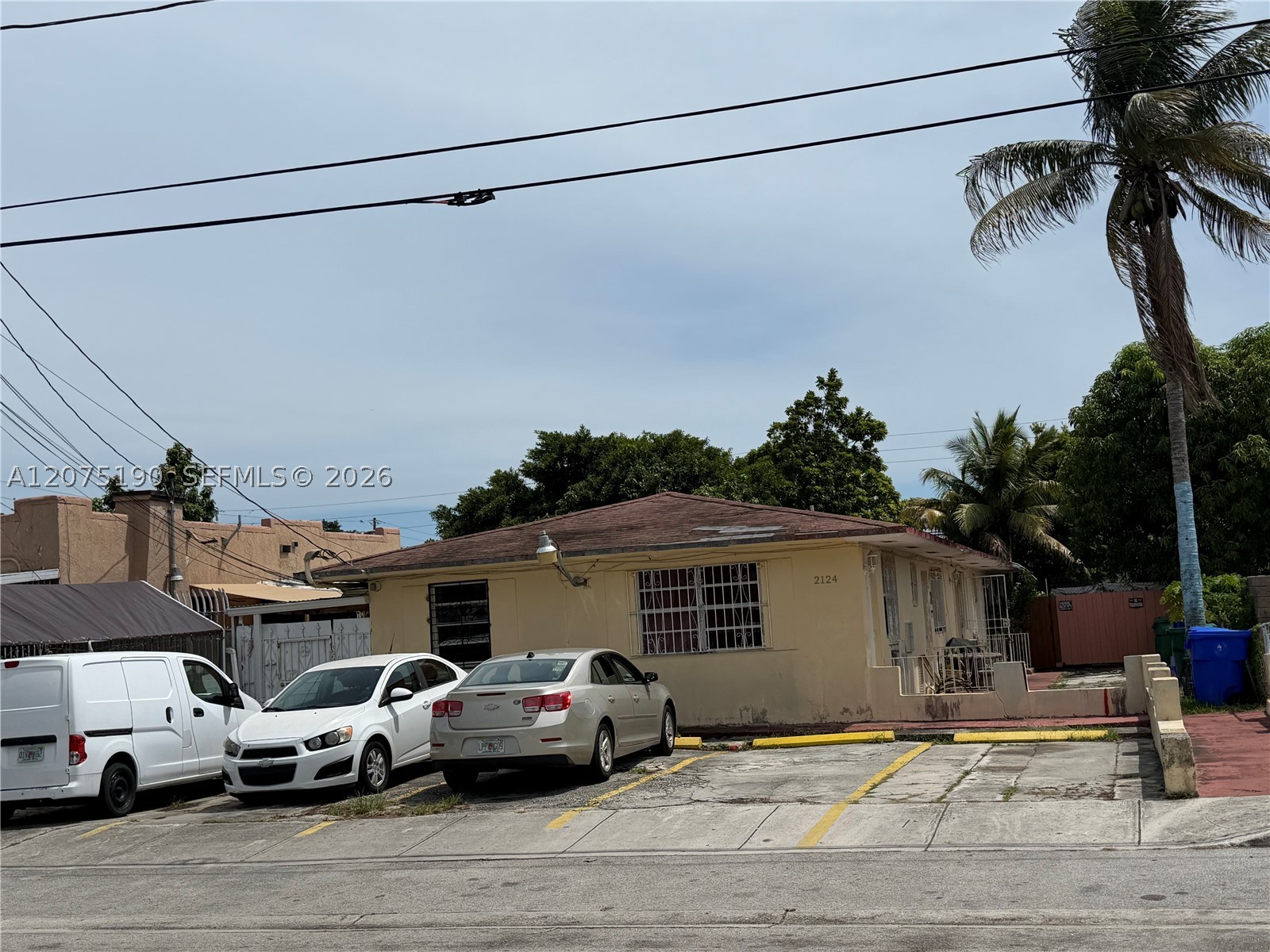 2124 Nw 27th St Property Photo 2