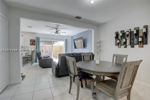 565 Ne 5th Pl Property Photo 2