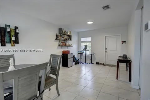 565 Ne 5th Pl Property Photo 3