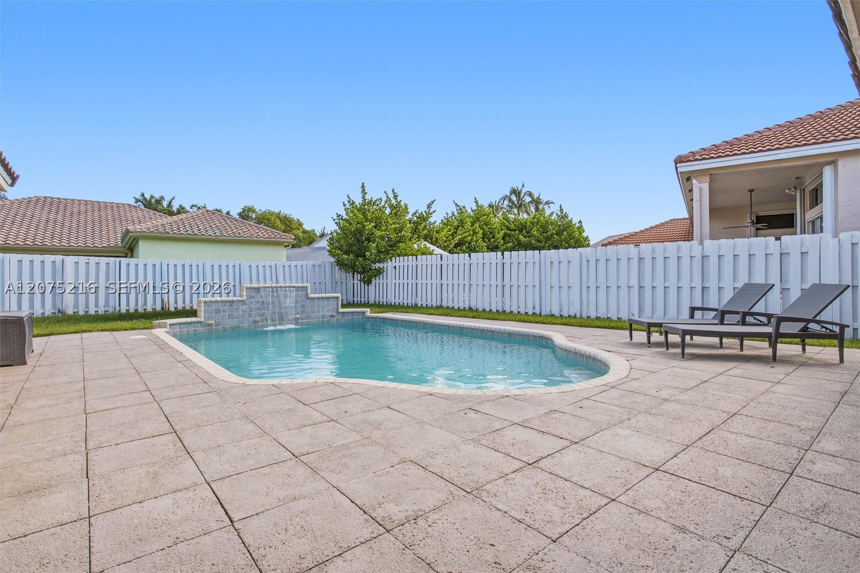 609 Verona Pl Property Photo 4