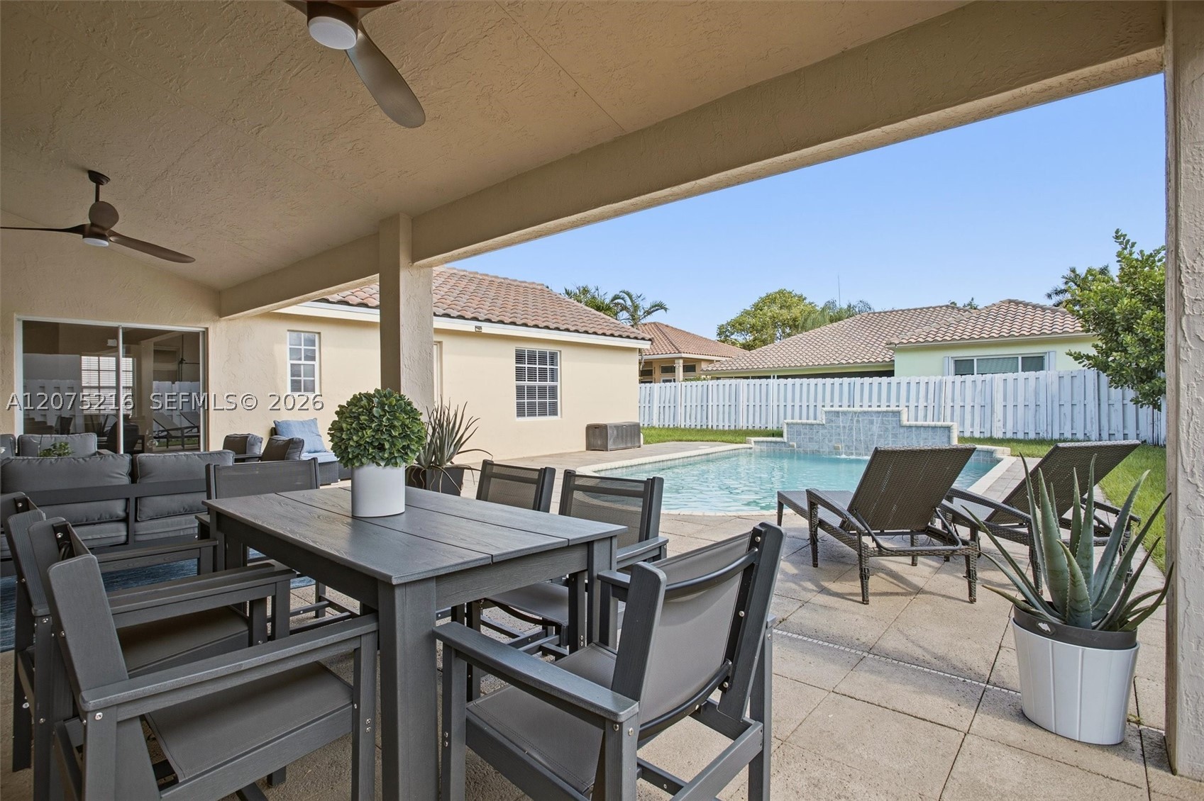 609 Verona Pl Property Photo 6