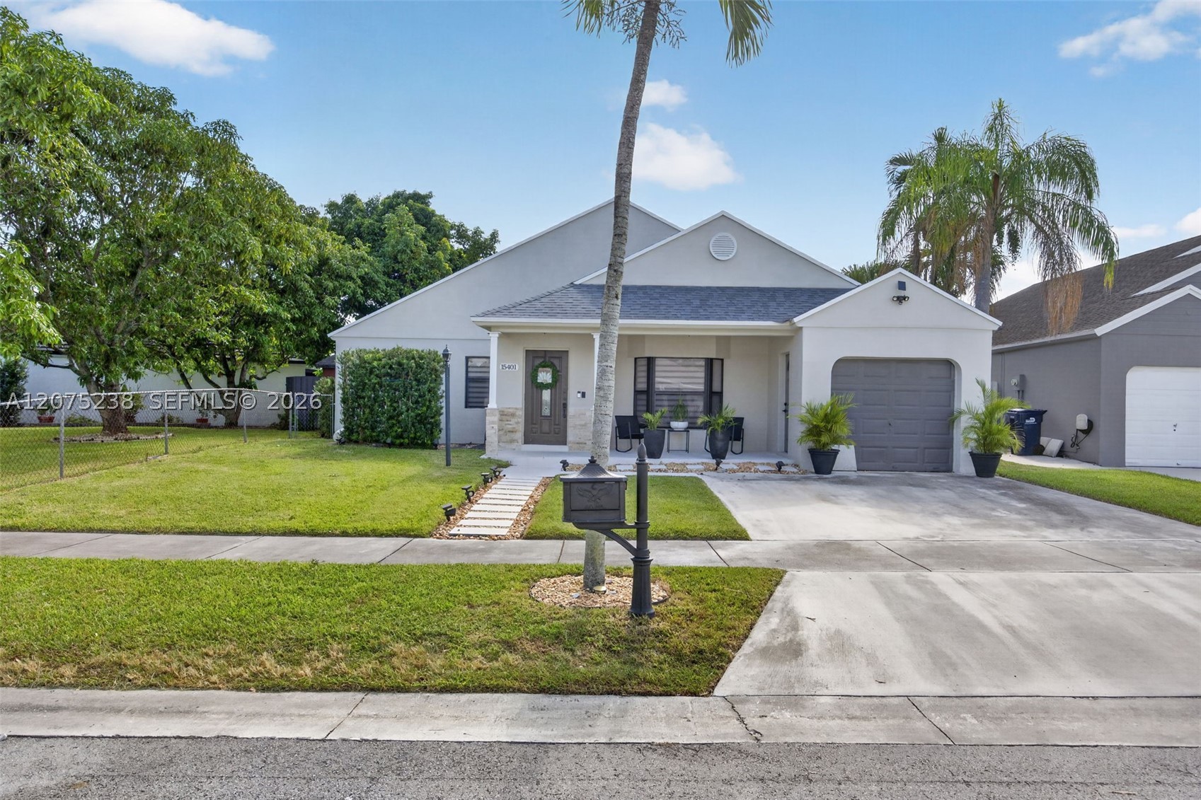 15401 Sw 144th Ave Property Photo 1