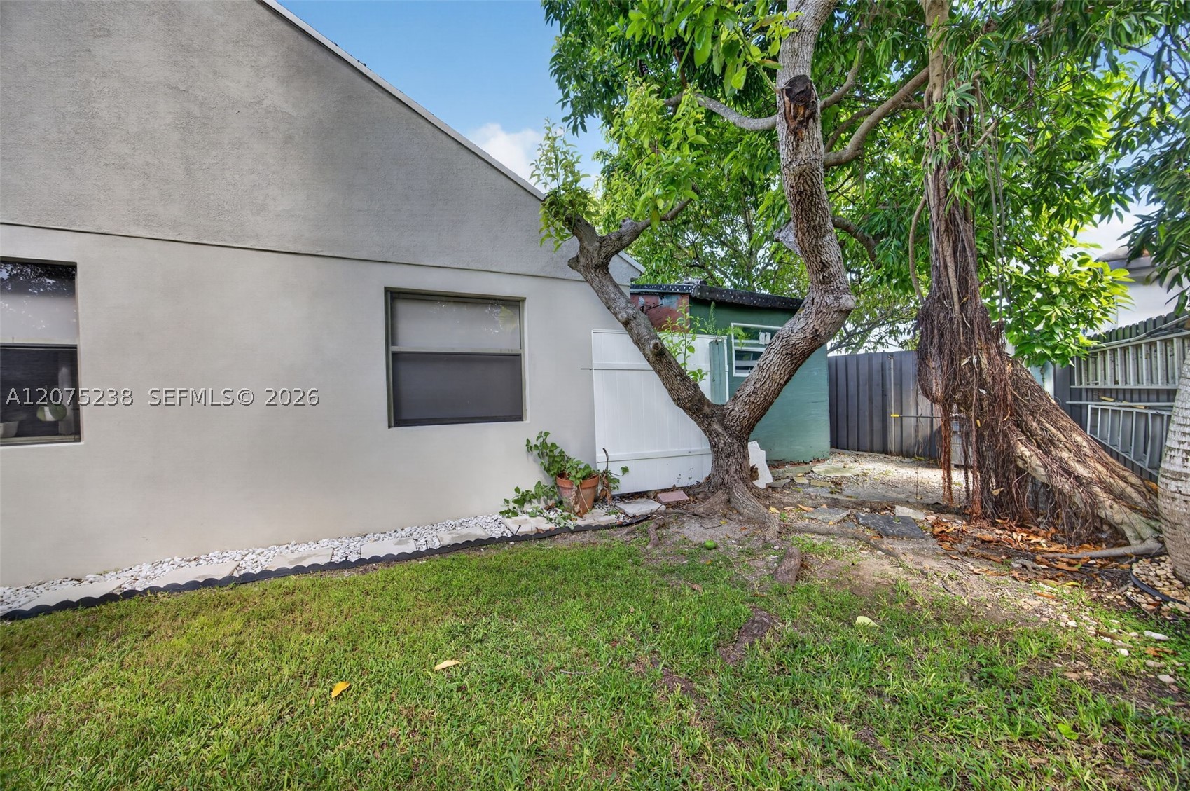 15401 Sw 144th Ave Property Photo 4