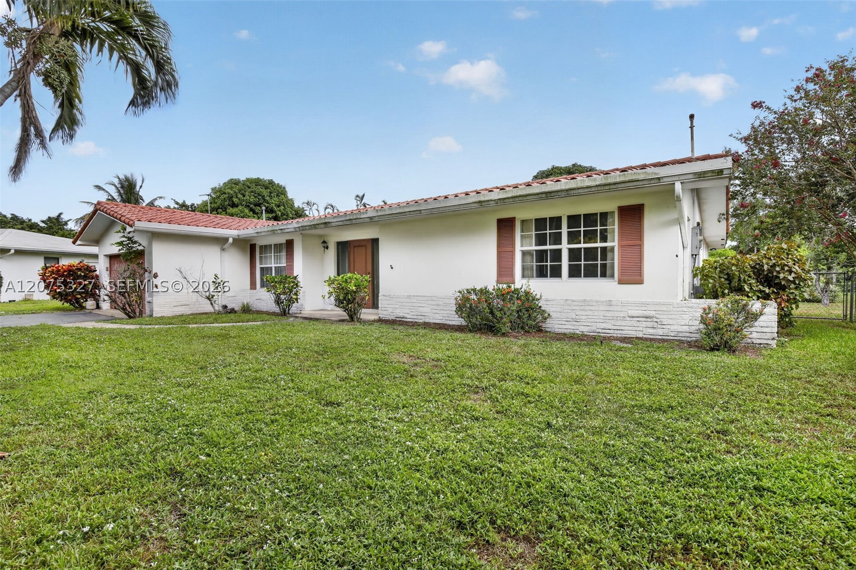 1350 Nw 73rd Ave Property Photo 5