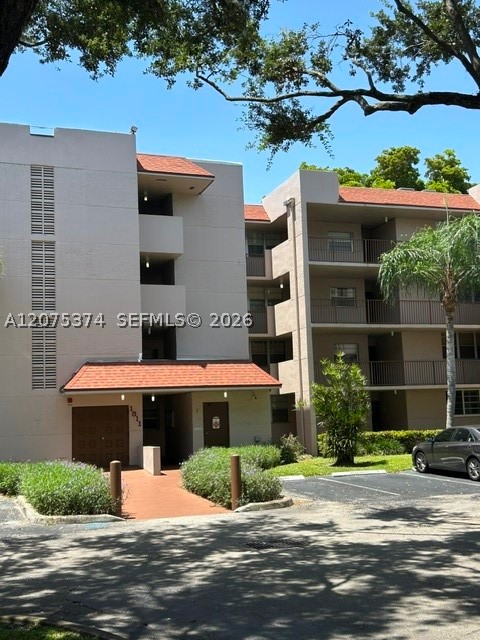 1811 Sabal Palm Dr 204 Property Photo 2