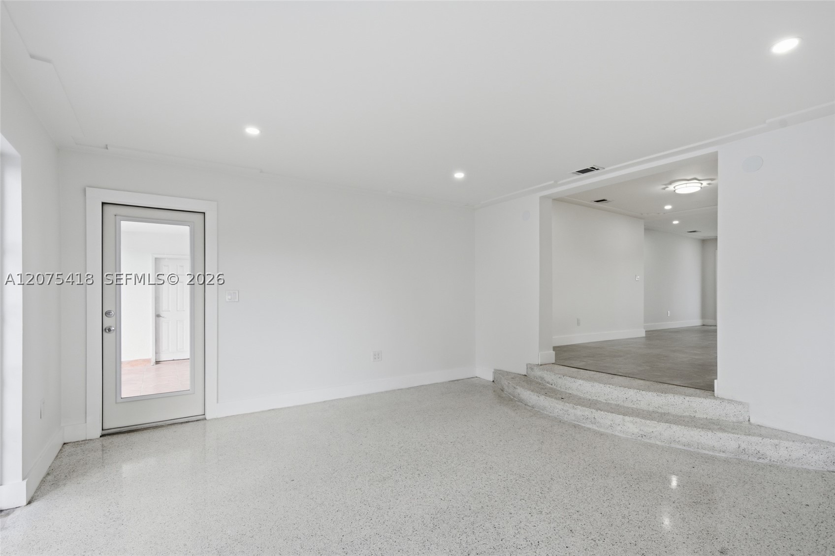 275 W 13 St Property Photo 27