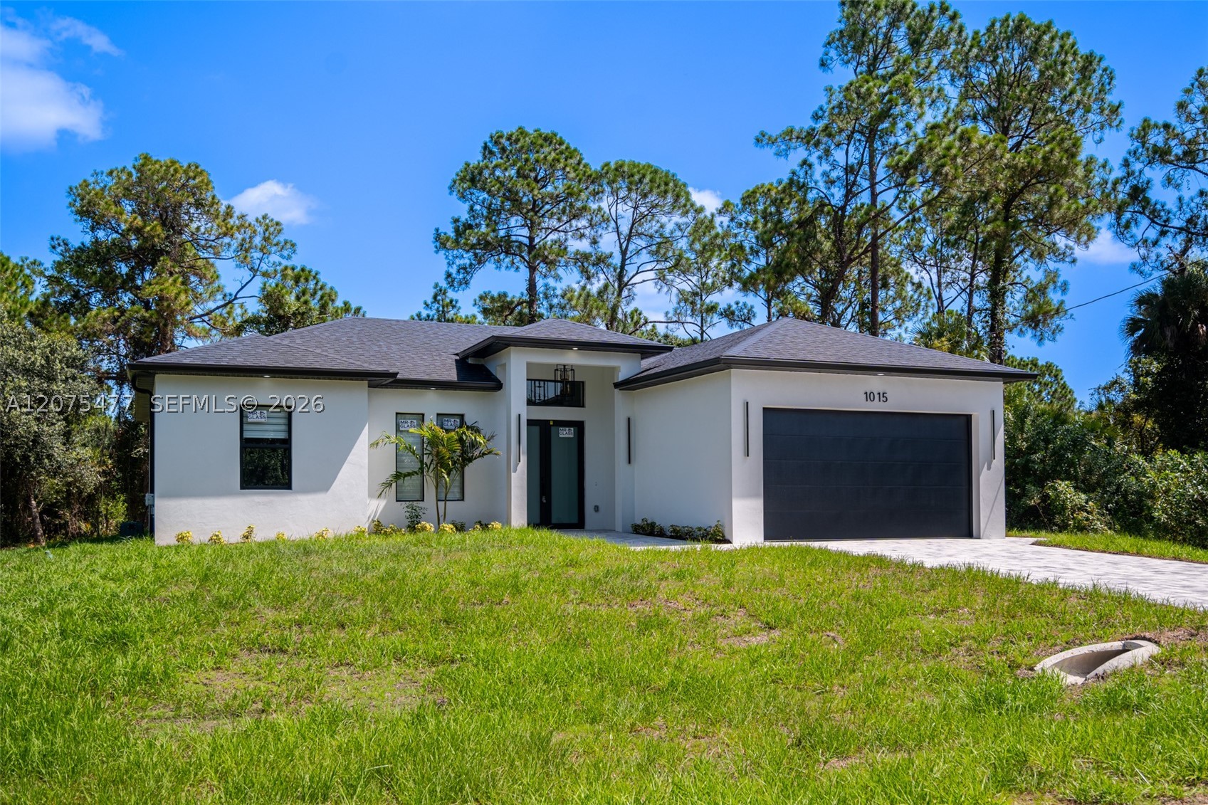 1015 E Bagget St Property Photo 1
