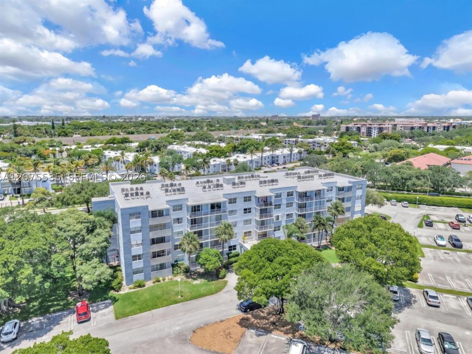 500 Executive Center Dr 3i Property Photo 1