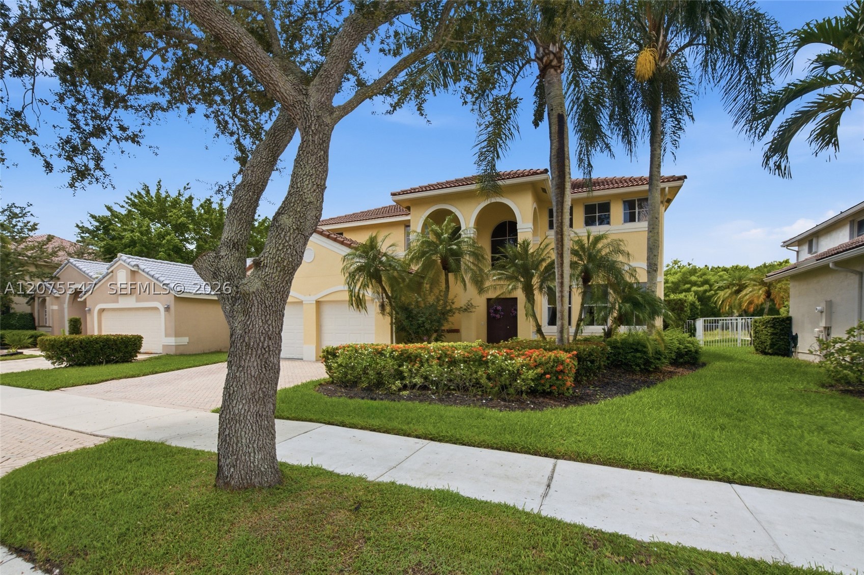 861 Crestview Cir Property Photo 1