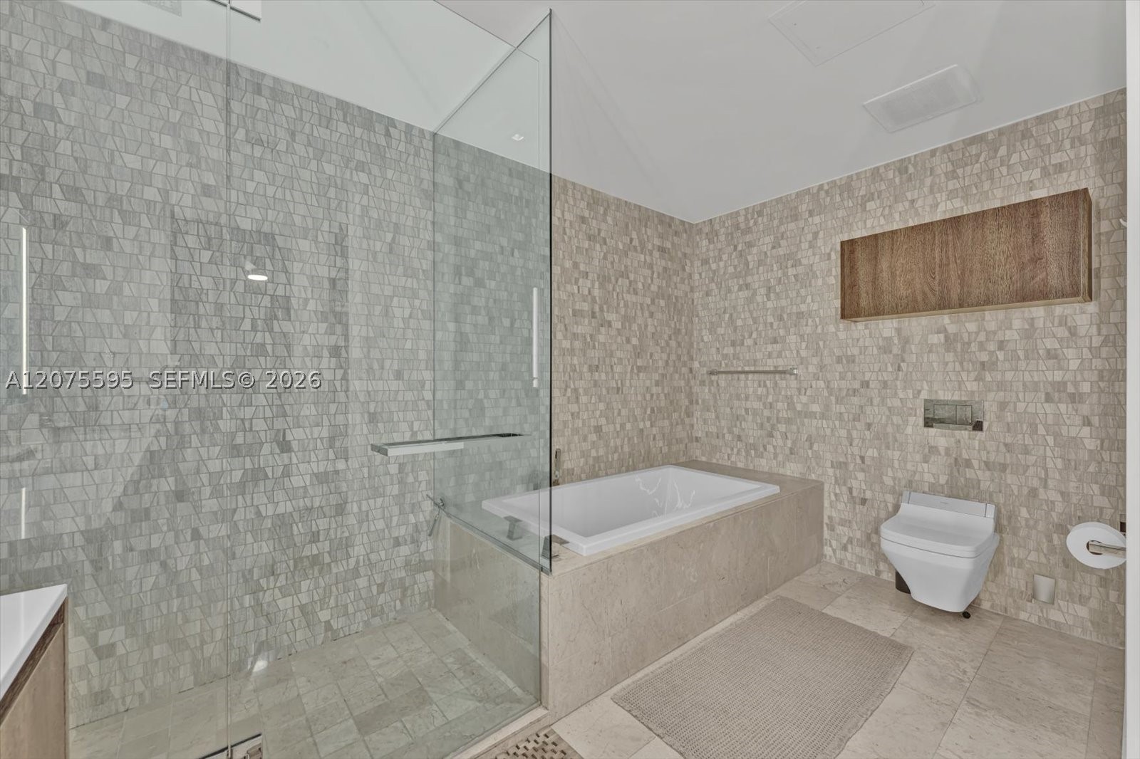88 Sw 7th St 2204 Property Photo 17