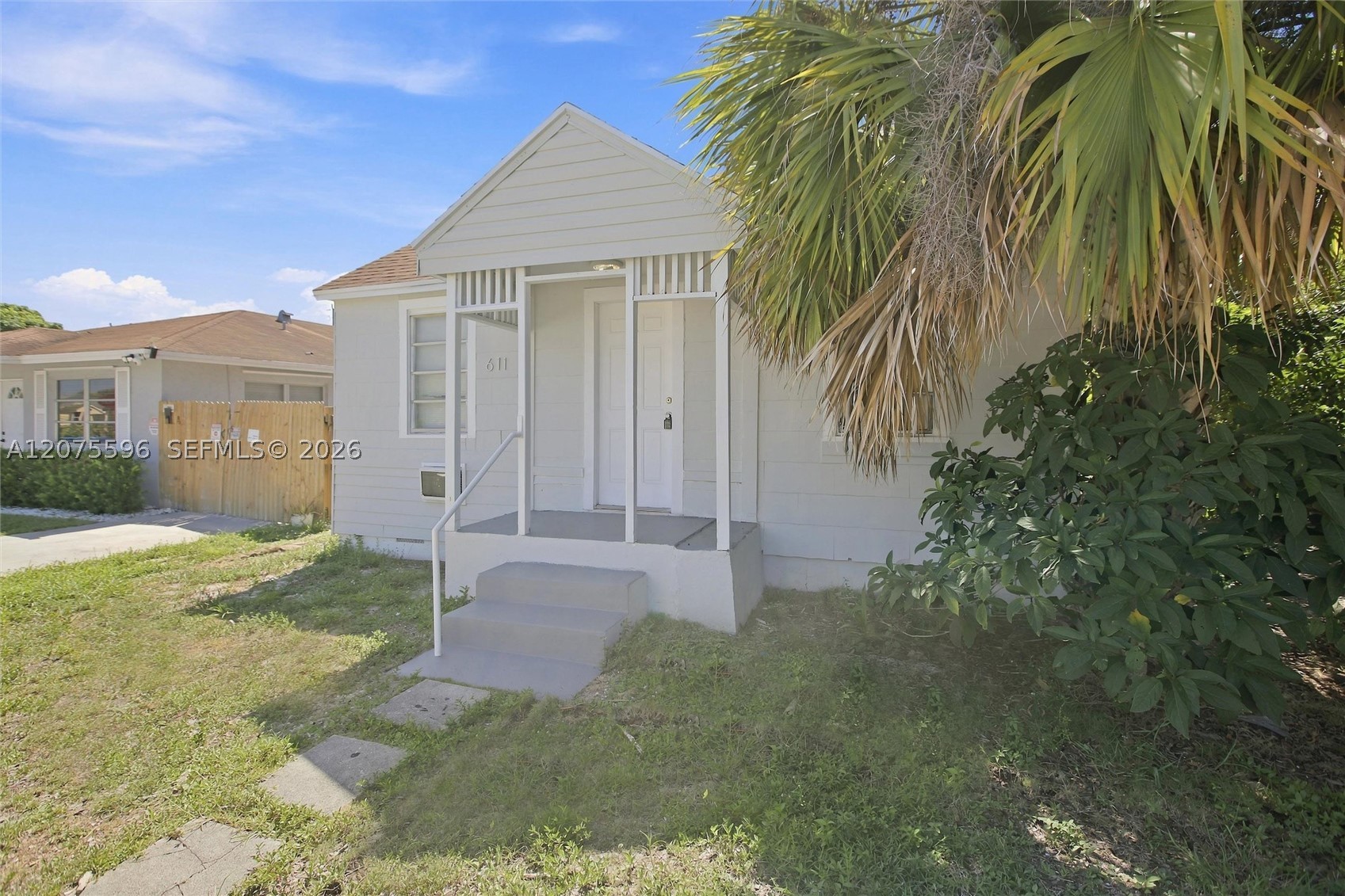 611 N Broadway Property Photo 2