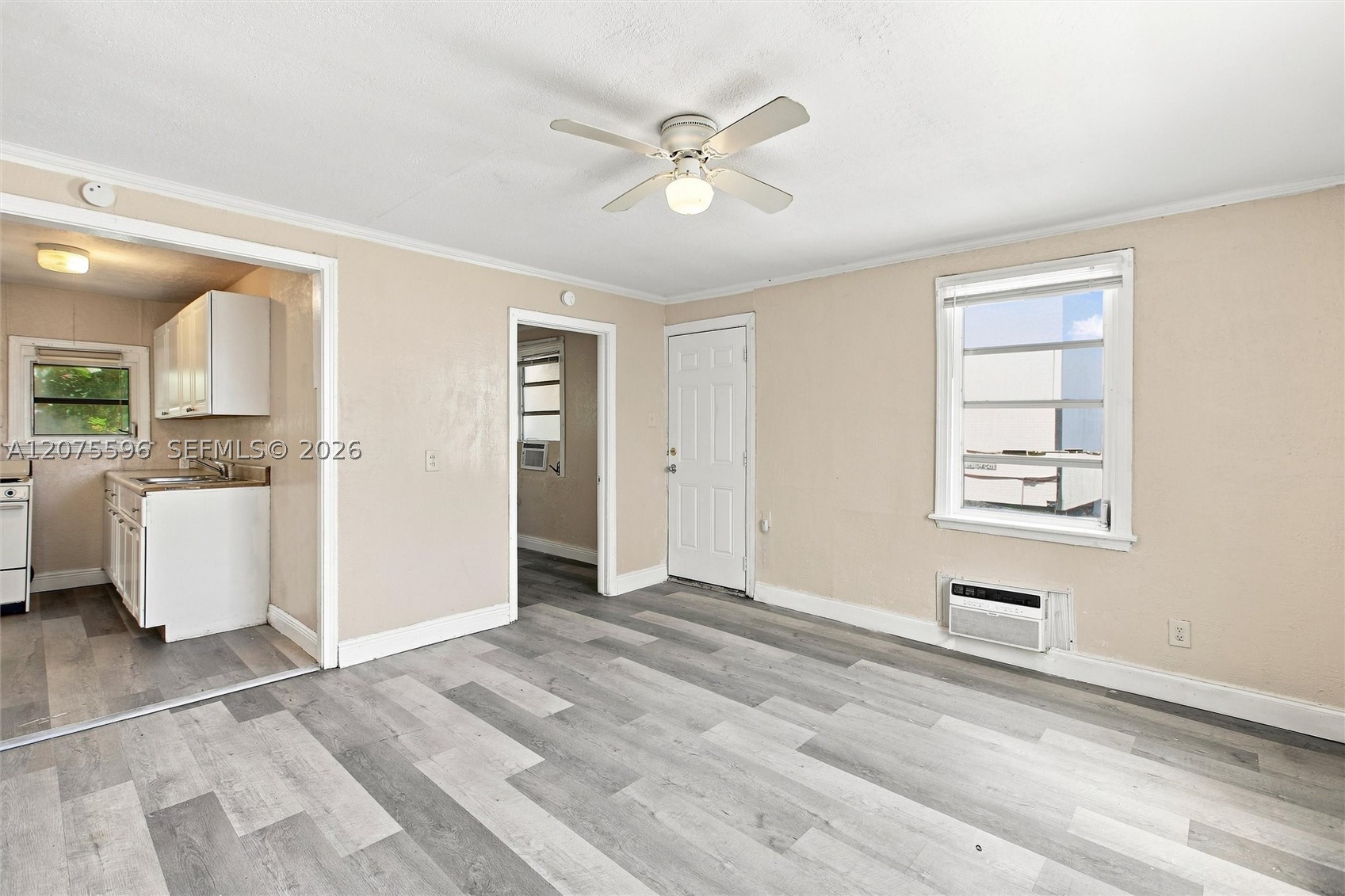 611 N Broadway Property Photo 4