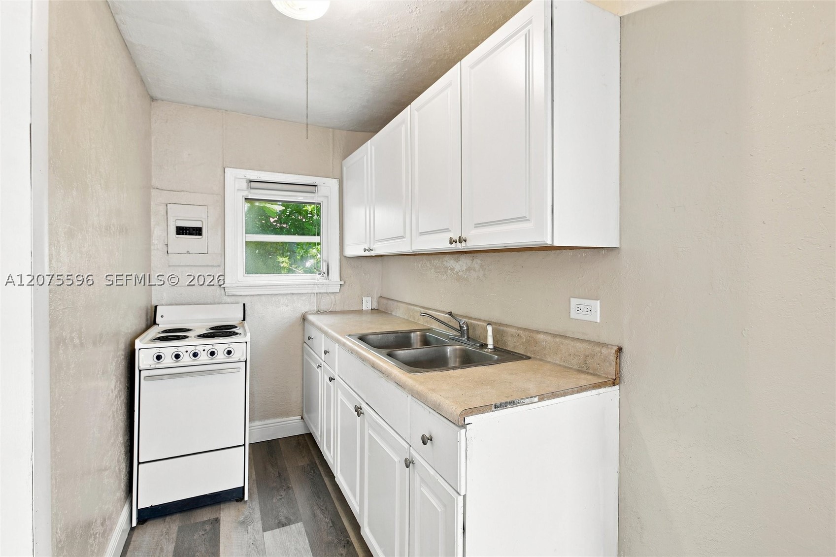 611 N Broadway Property Photo 5
