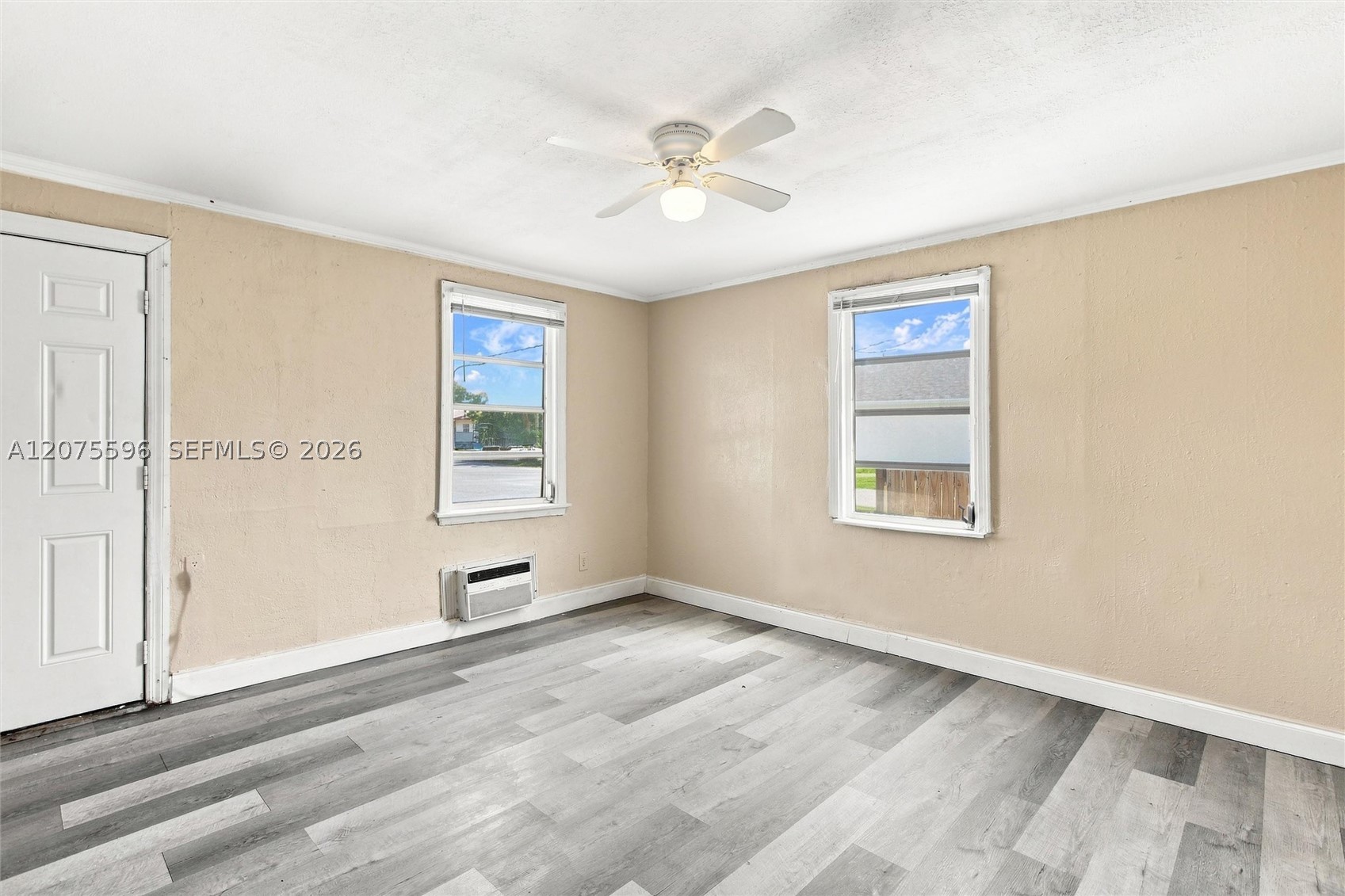 611 N Broadway Property Photo 6