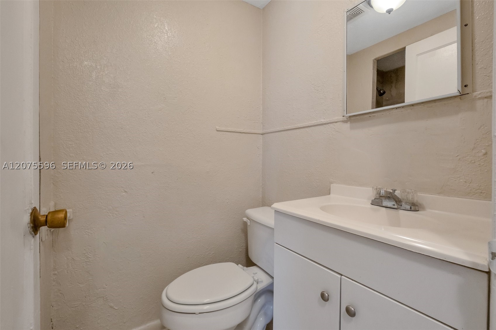 611 N Broadway Property Photo 8