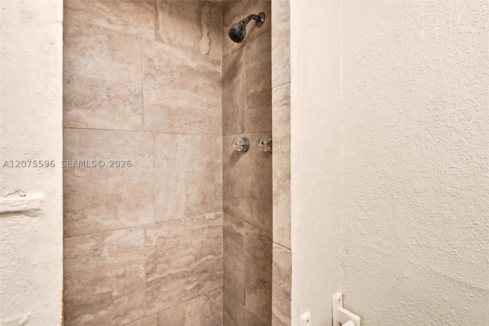 611 N Broadway Property Photo 9