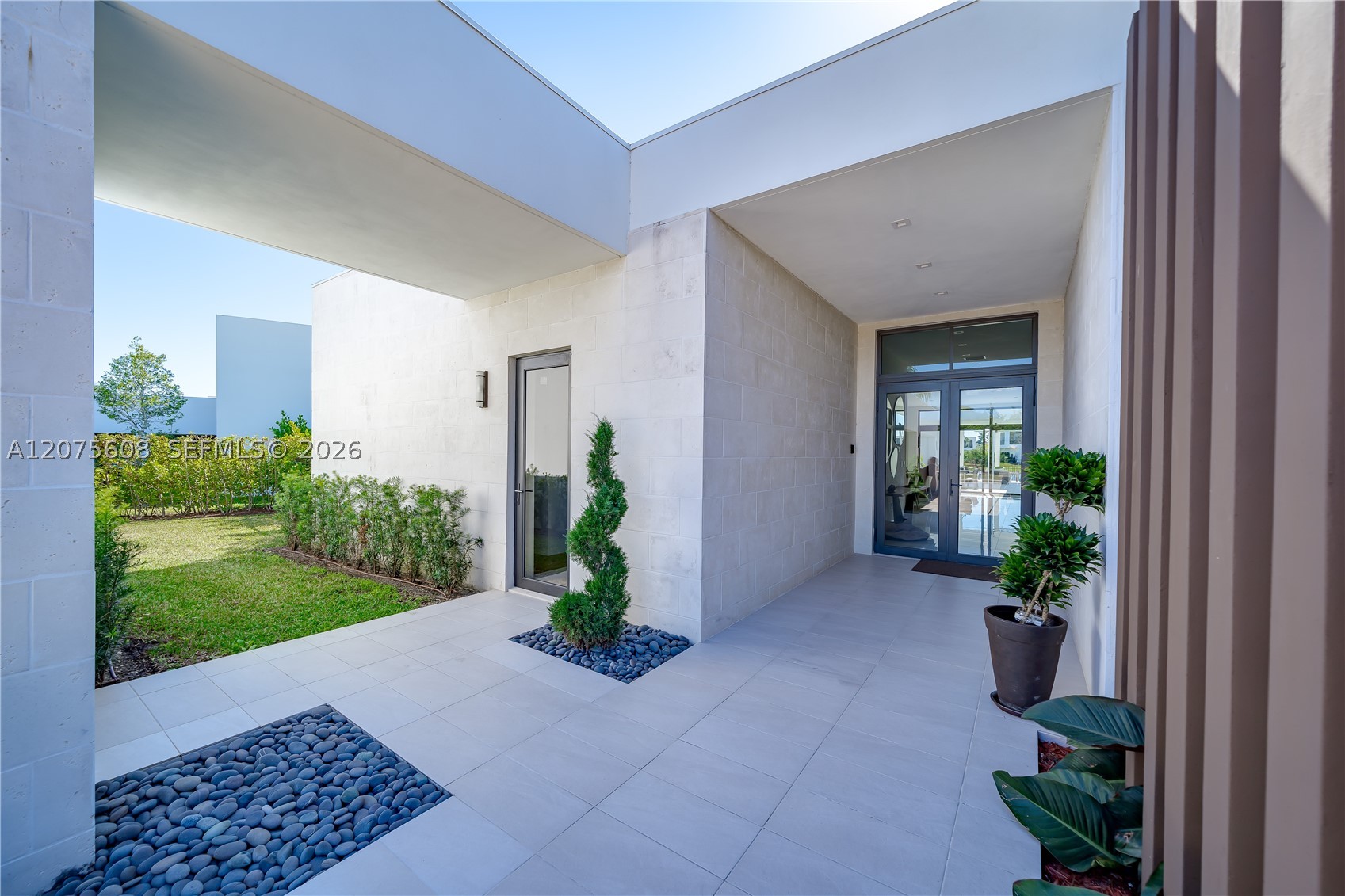 16600 Sunset Way Property Photo 3