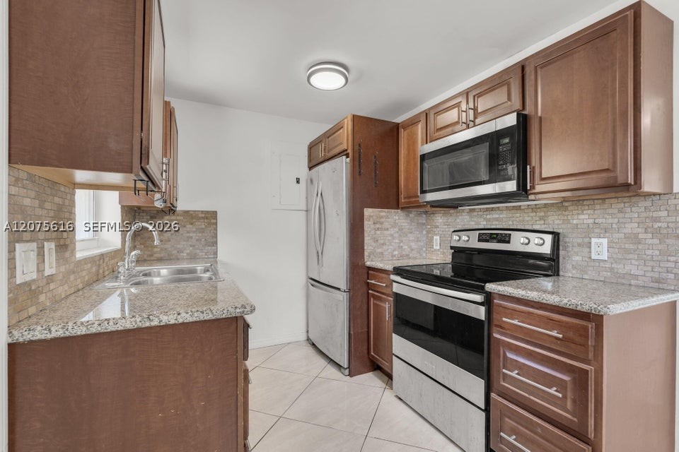 2539 Coolidge St Property Photo 6
