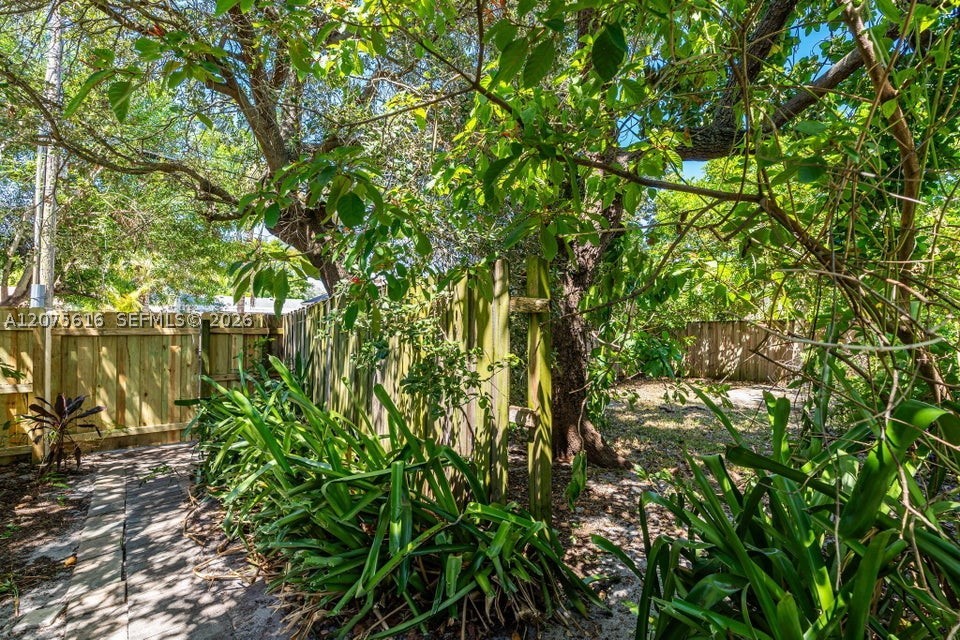 2539 Coolidge St Property Photo 32