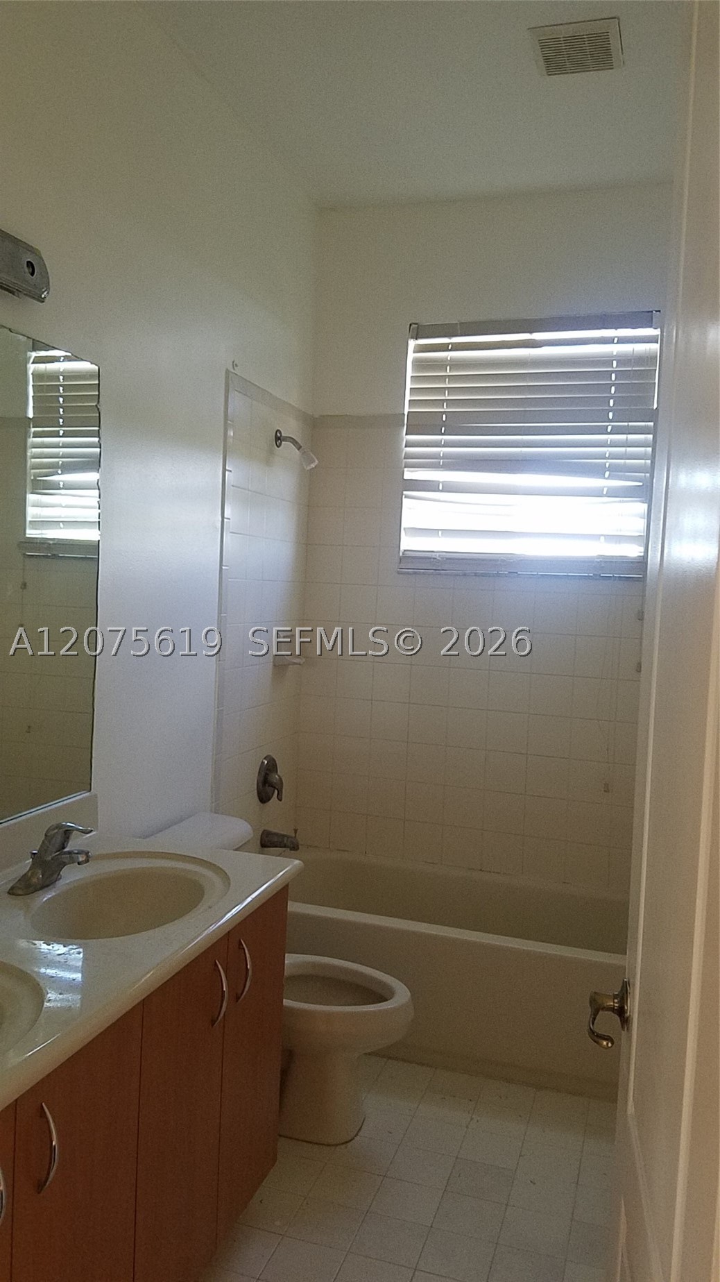 1934 Ne 3rd Ct Property Photo 7