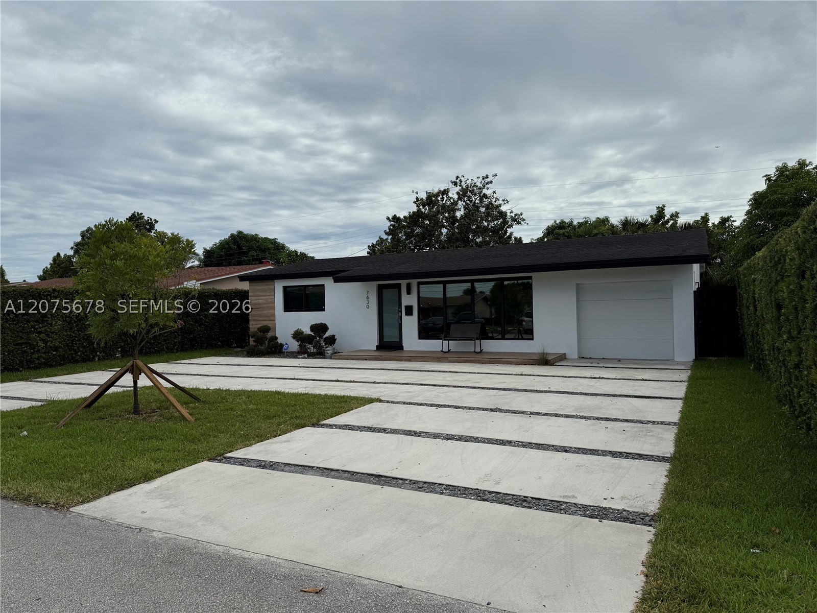 7630 Venetian St Property Photo 2