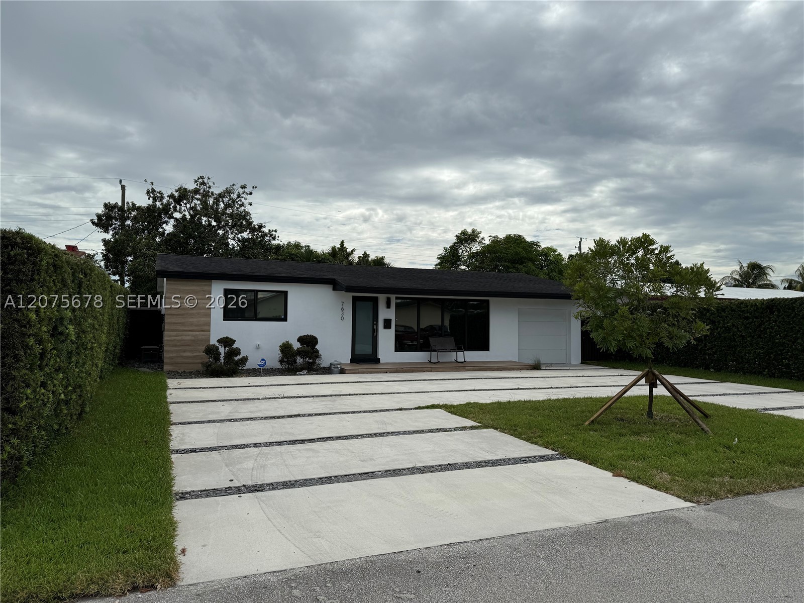 7630 Venetian St Property Photo 3